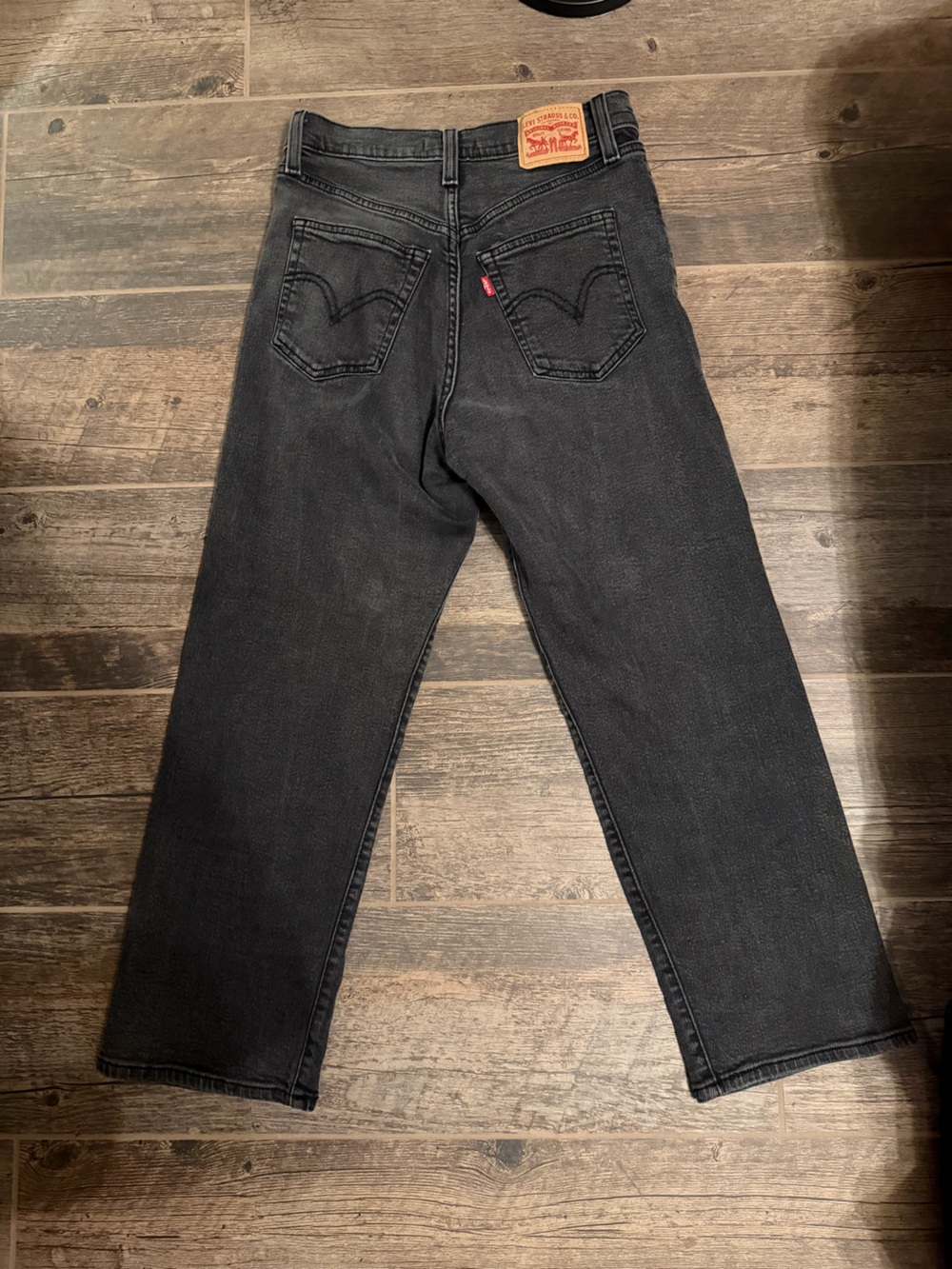 Levi's Women's Black Cropped Straight-Leg Jeans - Picture 4 of 7